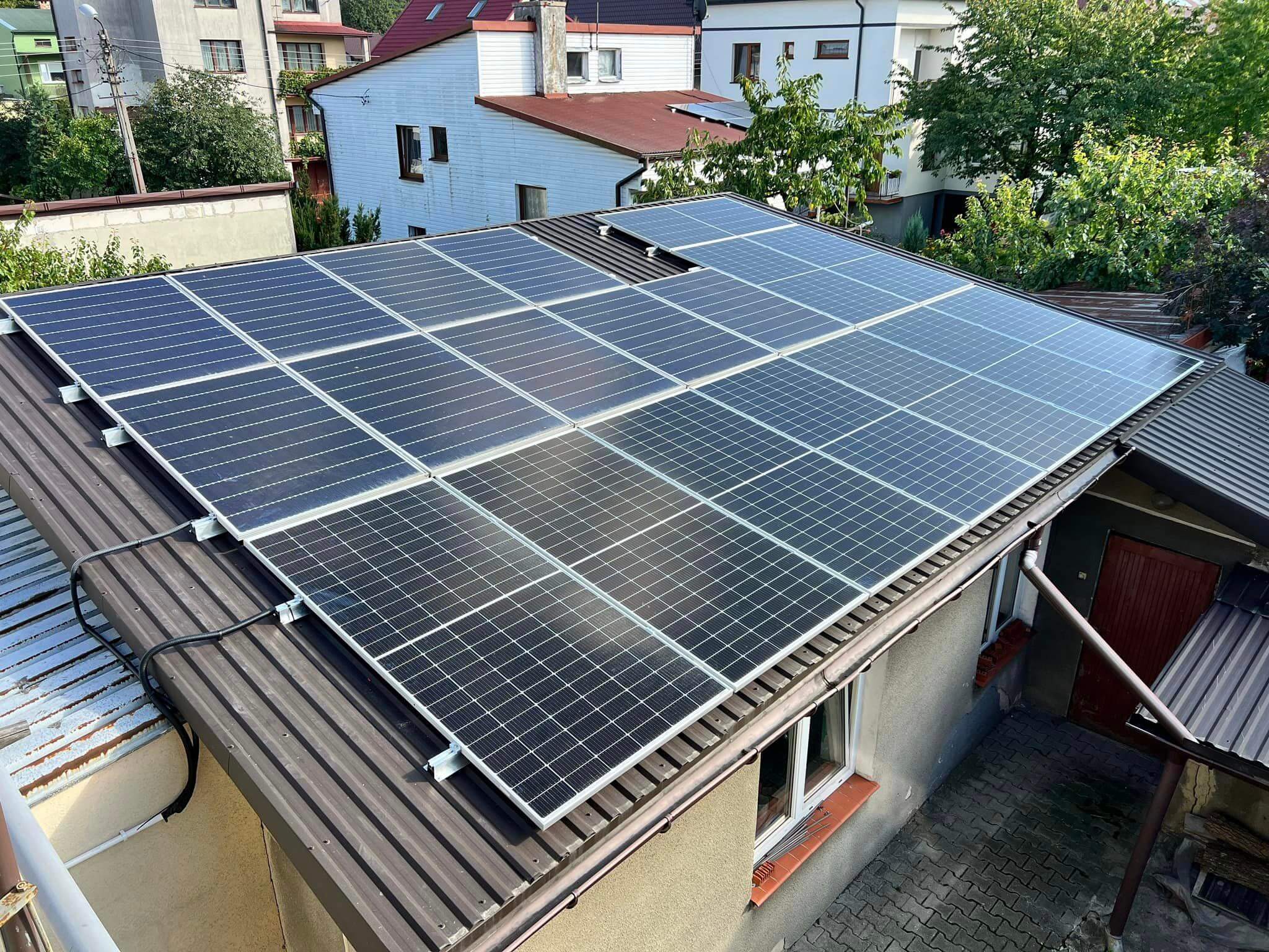 Instalacja fotowoltaiczna na dachu domu jednorodzinnego