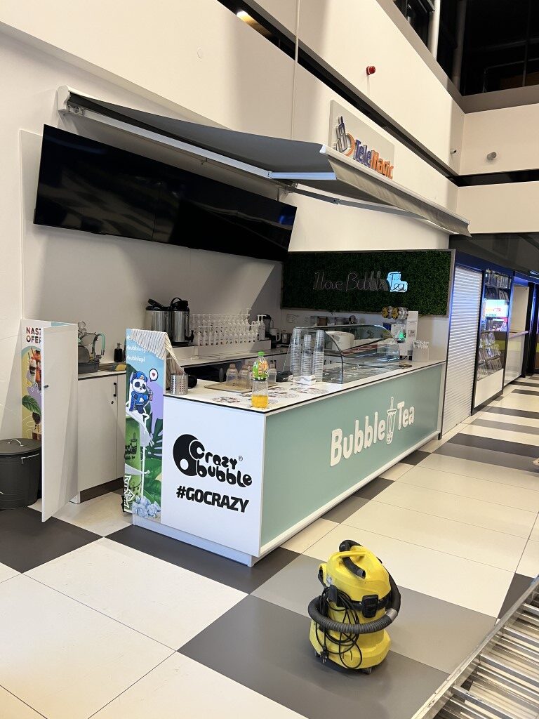 Instalacja elektryczna w galerii handlowej zrealizowana dla Bubble Tea w ramach współpracy B2B