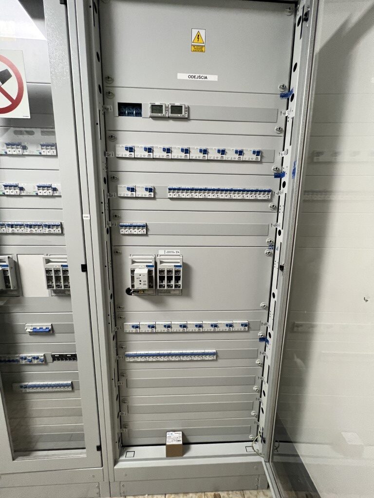 Rozdzielnica elektryczna wykonana przez elektryków
